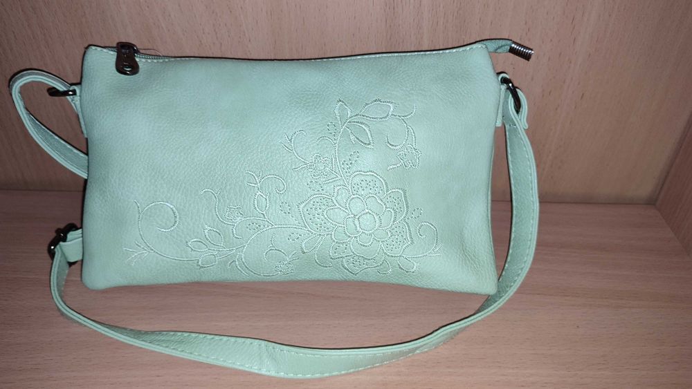 Сумочка жіноча клатч через плече