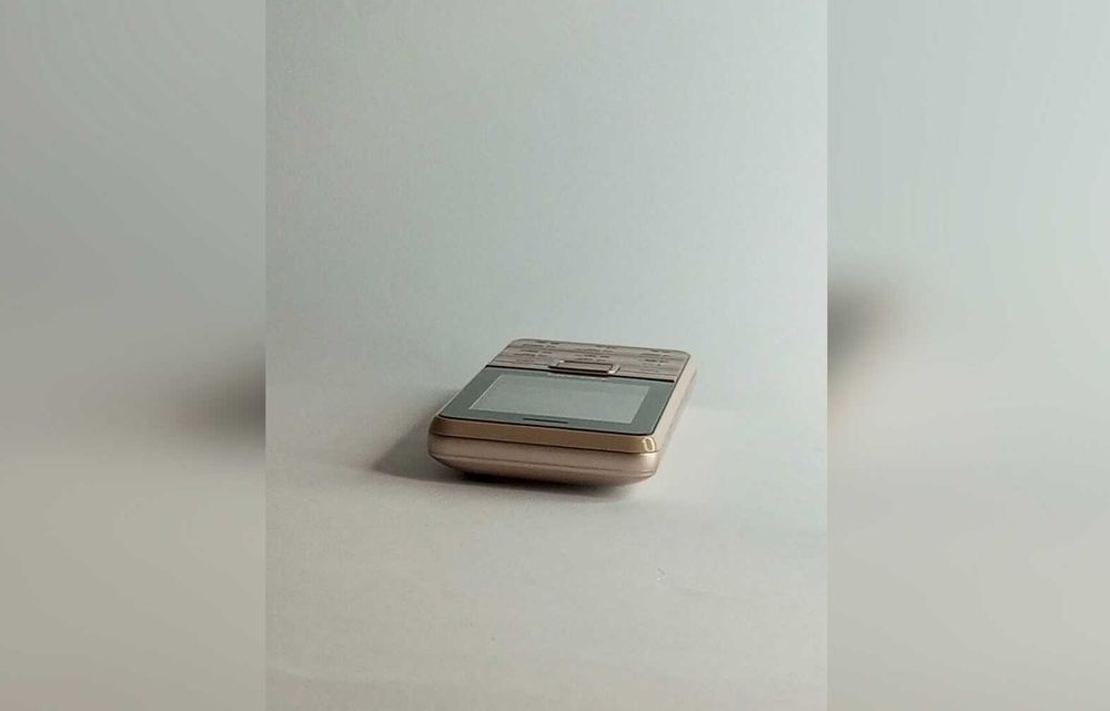 Для роботи телефон кнопочний мобільний, зручний для літніх людей