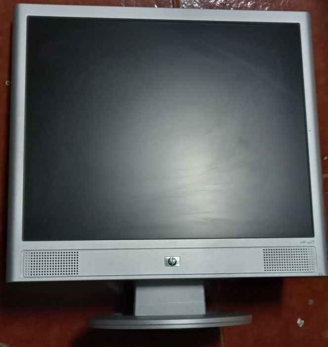 Monitor hp vs17 com altifalantes