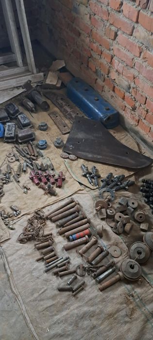 Продам     Дверь правая  до ЮМЗ  продаю запчасти  трактора