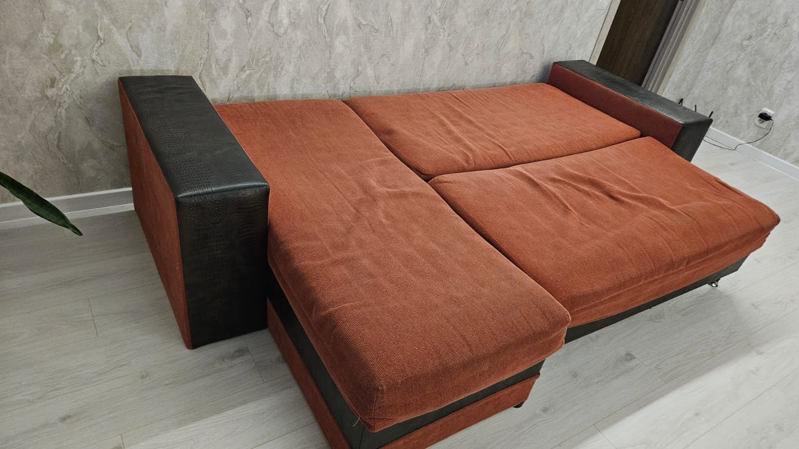 Продам диван кутовий