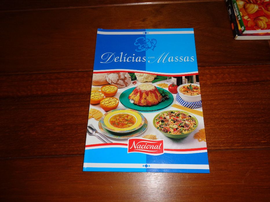 Livro de culinária "Delícias com Massas"