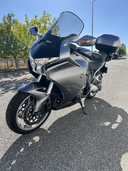 Honda vfr 1200 poucos km