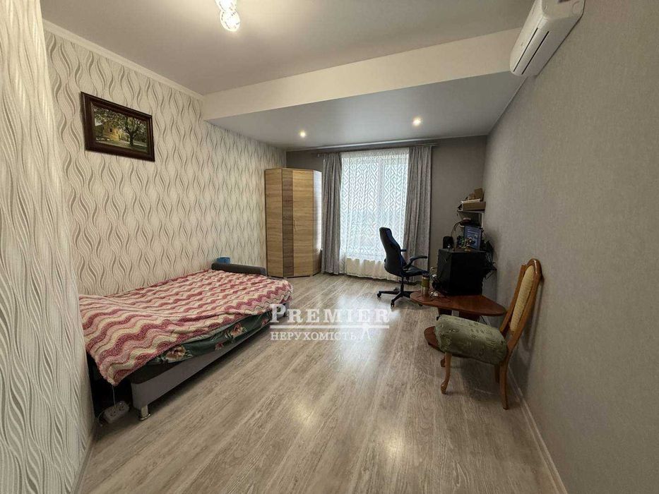 Продам 2 кімнатну квартиру площею 94 кв.м. з ремонтом у моря