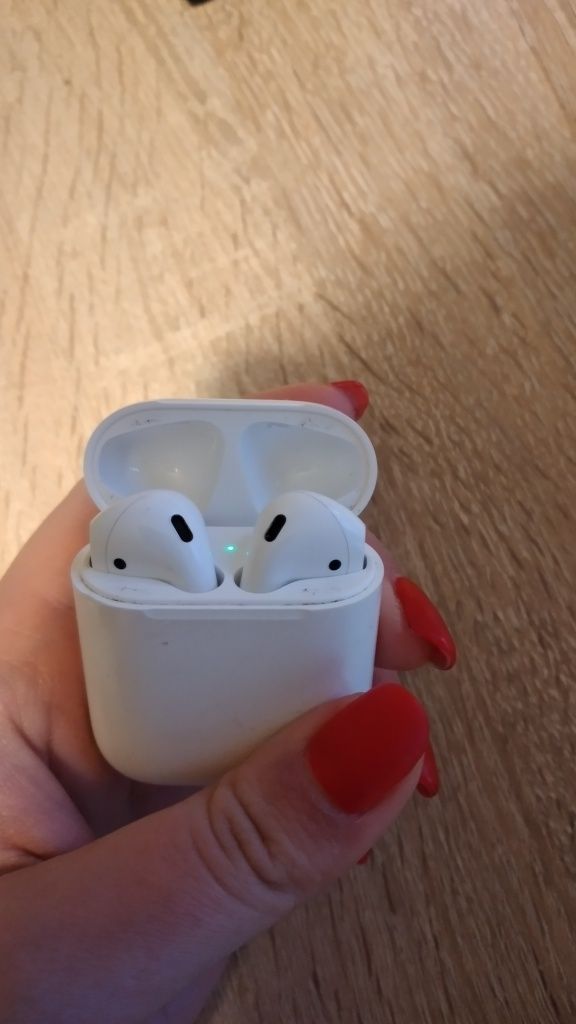 Słuchawki bezprzewodowe Airpods firmy Apple