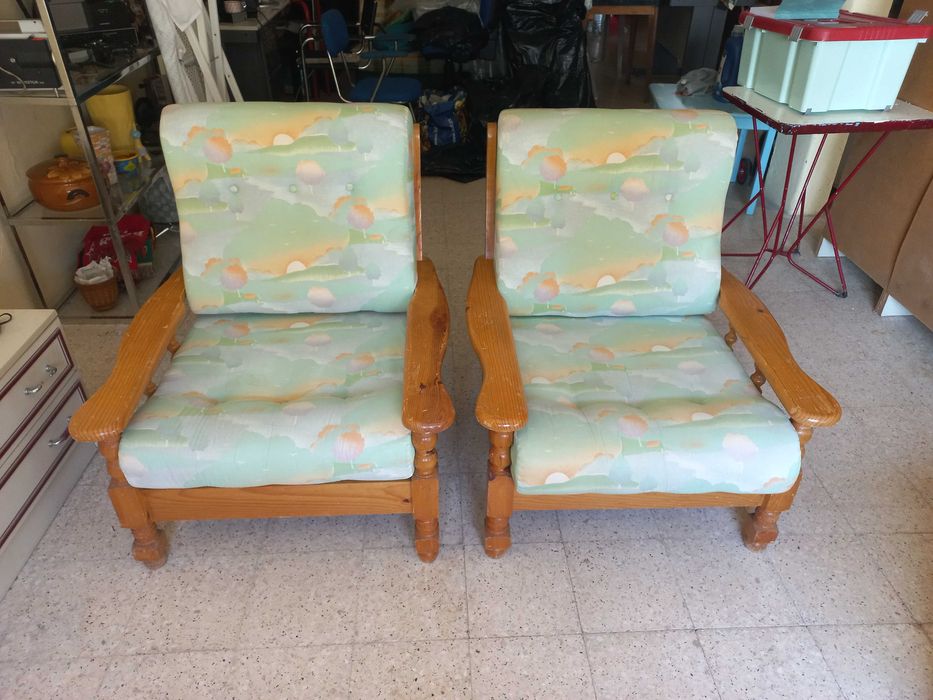 Conjunto Sofá-cama + 2 Cadeirões em pinho (estilo casa de praia)