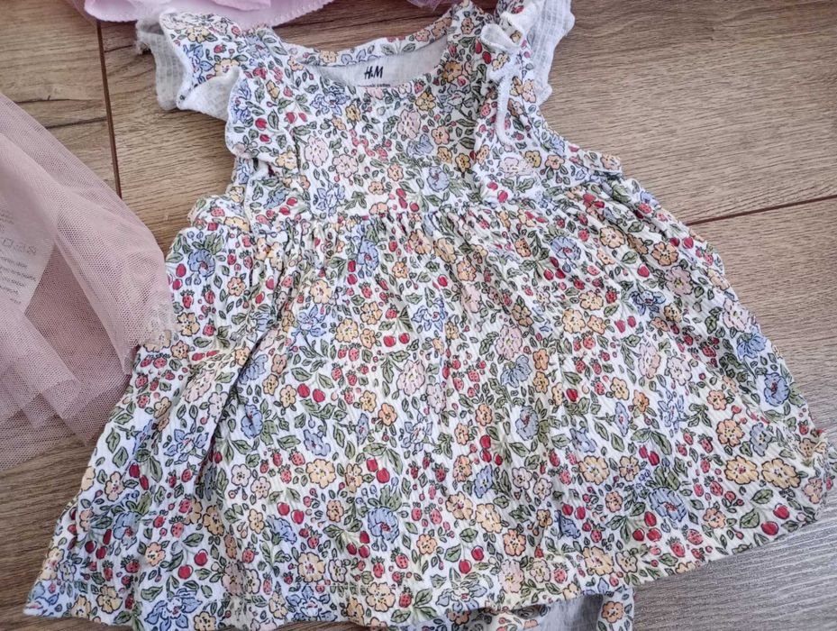 Sukienki hm rozmiar 50-56 i sweterek