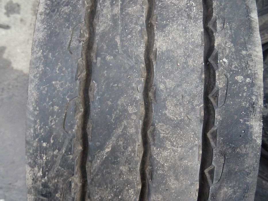 Opona 235/75R17.5 UNIROYAL TH40 (560 netto)