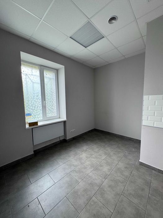 Приміщення в центральній частині, перетин вул. Грушевського-Надпільна