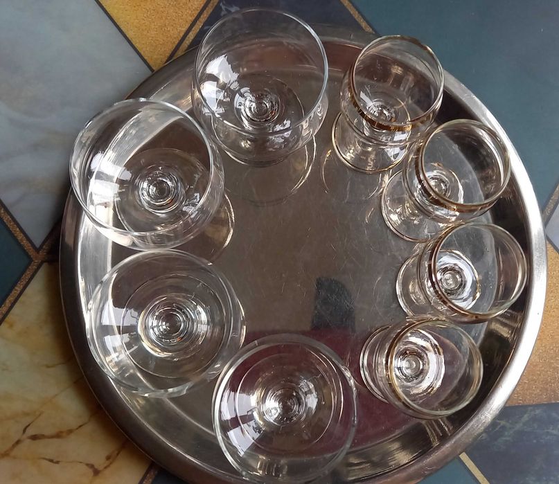 zestaw 4 niedużych kieliszków na nóżce do wódki, nalewek -PRL