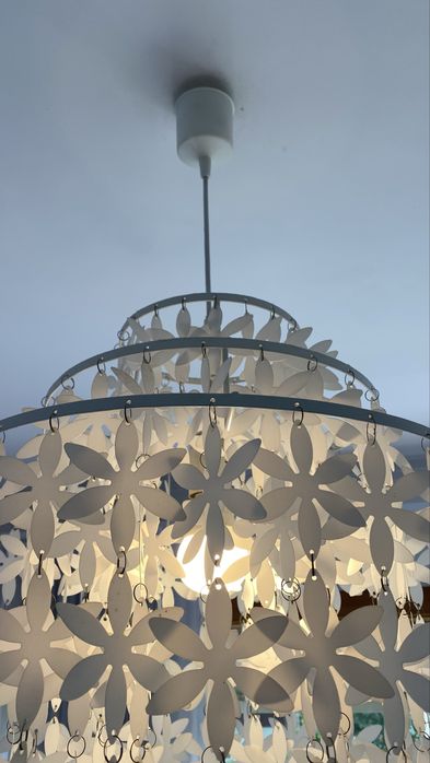 Candeeiro de teto branco