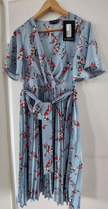 Sukienka PrettyLittleThing rozmiar 38