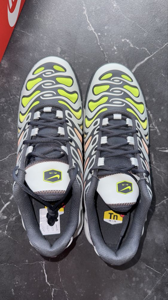 Nike Air Max Plus Drift “Light Silver/Volt” | r. 42.5 |
