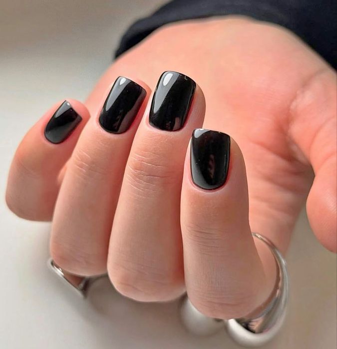 Манікюр педикюр нарощування нігтів на верхні і нижній форми