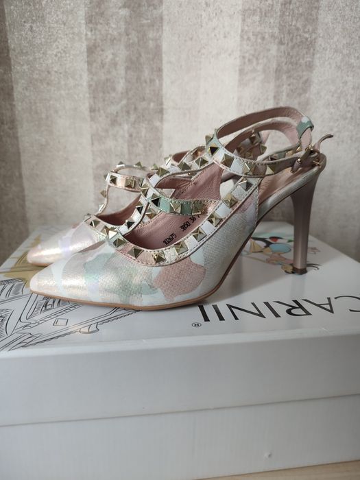 Szpilki Carinii sandały 36 ćwieki złote nude skóra naturalna skórzane