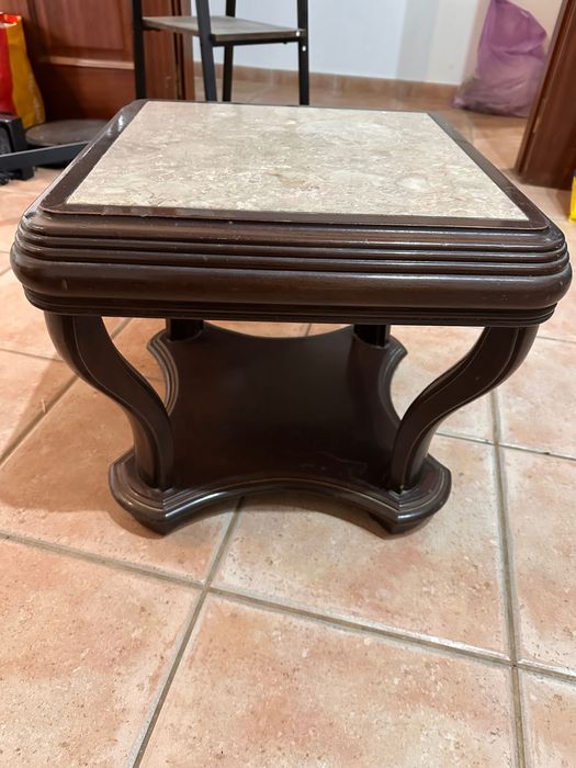 Mesa de centro tampo em pedra