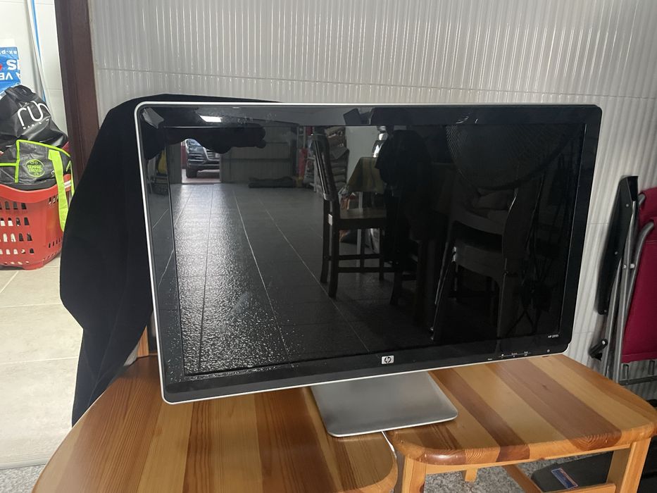 Monitor da marca HP, praticamente novo.
