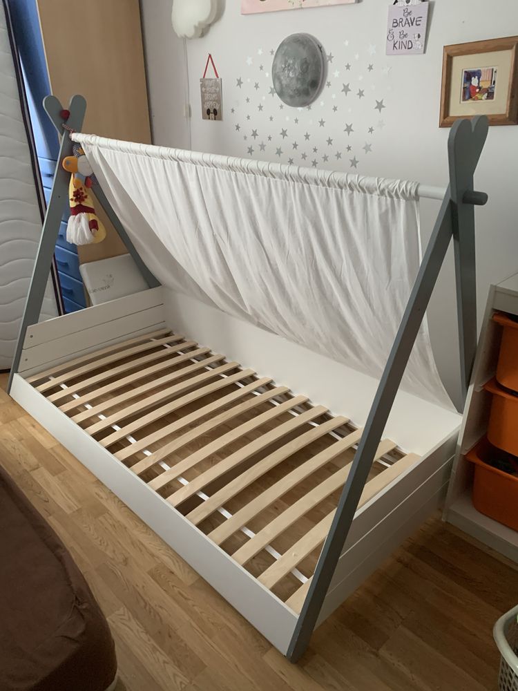Cama de crianca em formato de tenda de indio