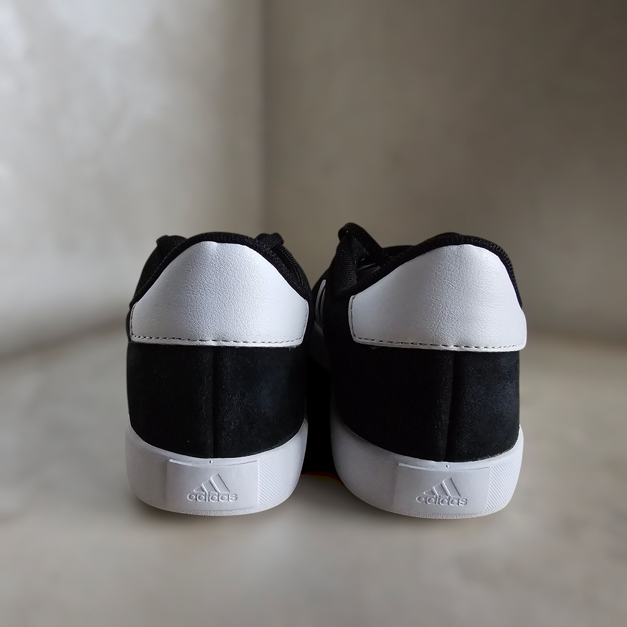 Универсальные кроссовки "Adidas Court 3.0" 2023год.