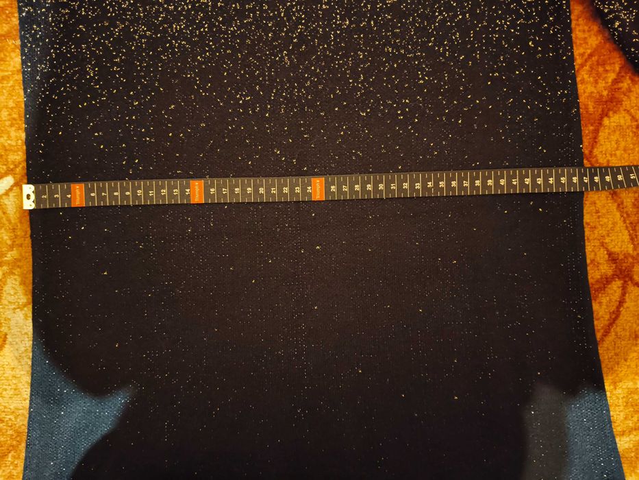 Czarna tunika sylwestrowa ze złotym brokatem Mohito