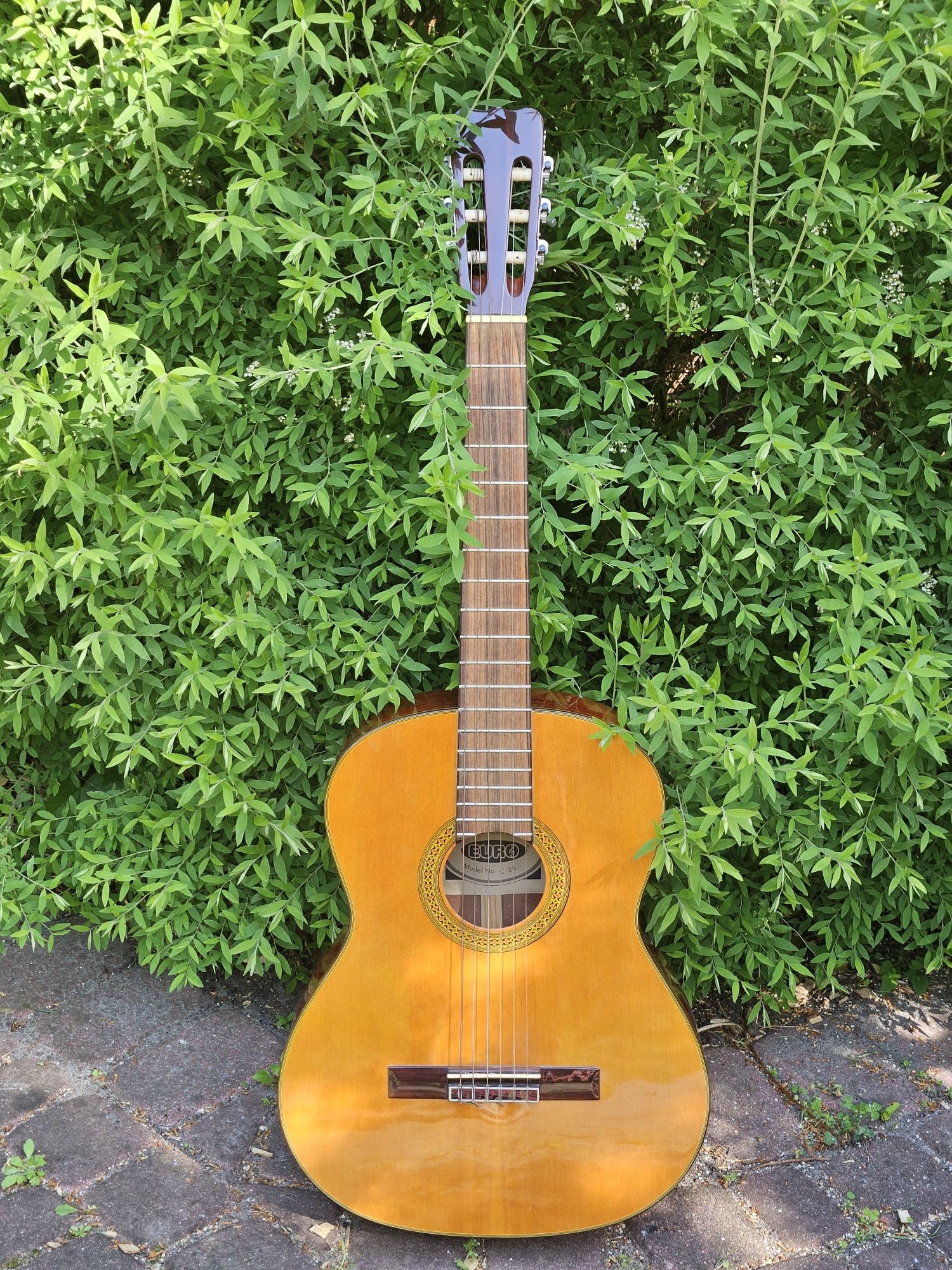 Gitara bardzo dobrej jakości