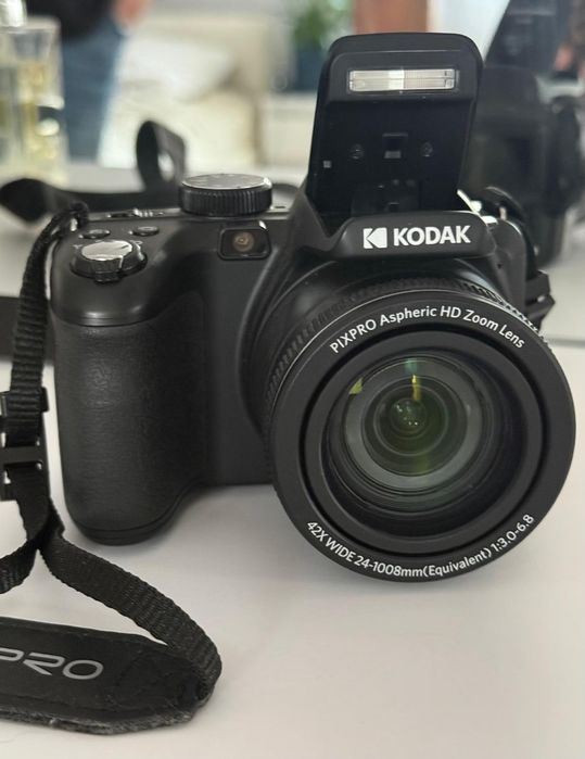 KODAK PixPro AZ425BK + karta pamięci KINGSTON Canvas Go! Plus SDXC 128