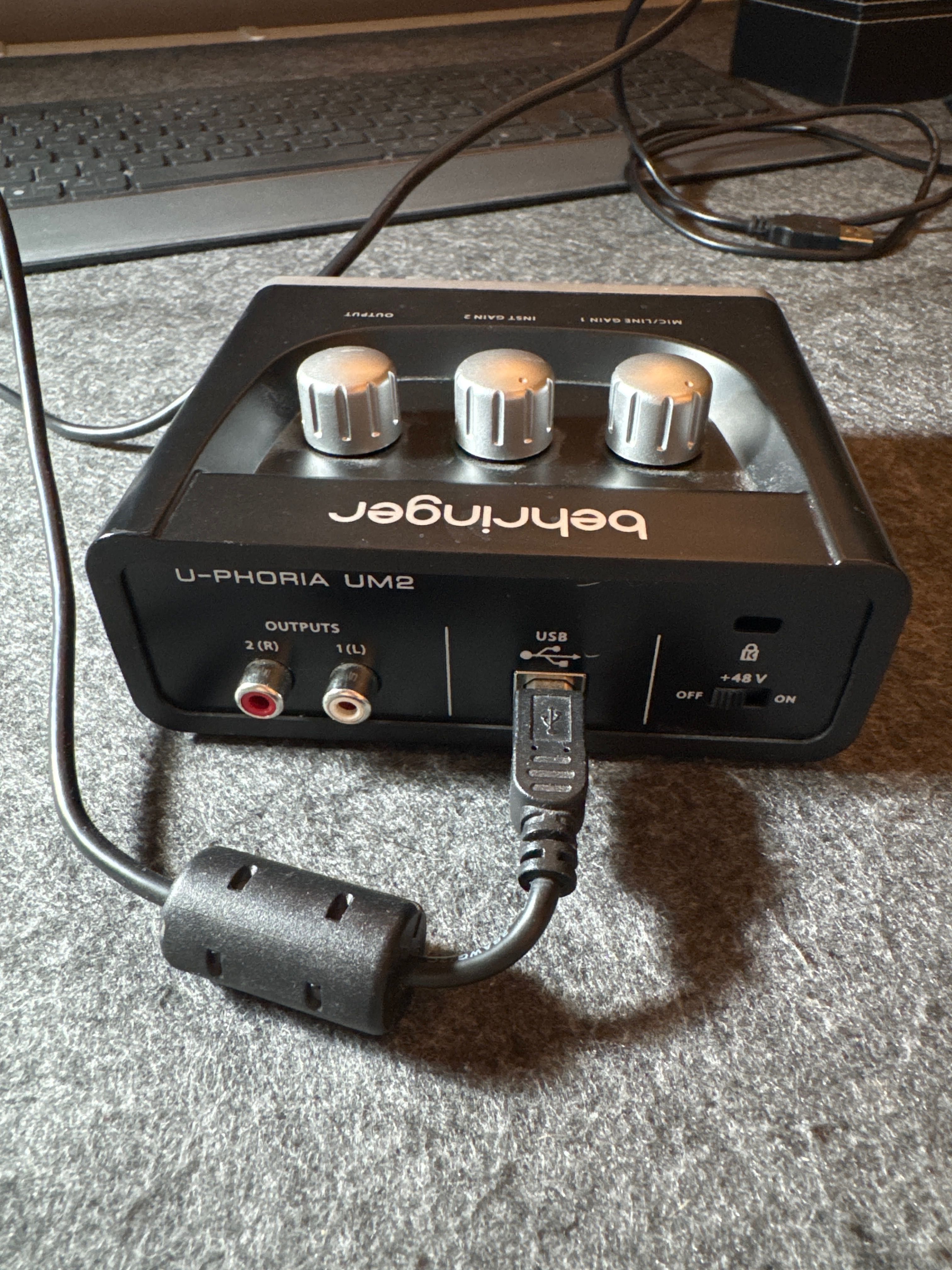 Behringer U-Phoria UM2
