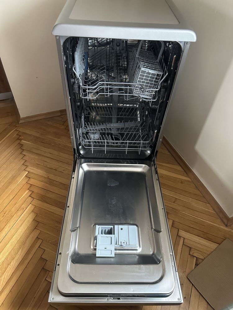 Zmywarka Indesit DSCFE 1B10 S RU 45 cmSrebrna Wolnostojąca