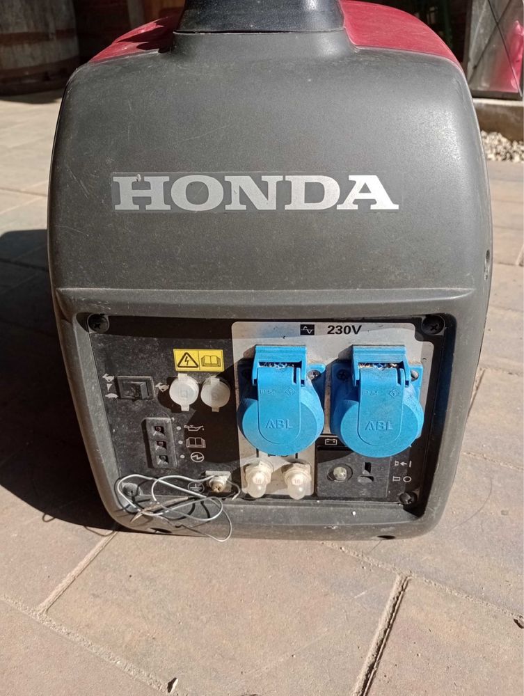 Інверторний генератор Honda EU22iT