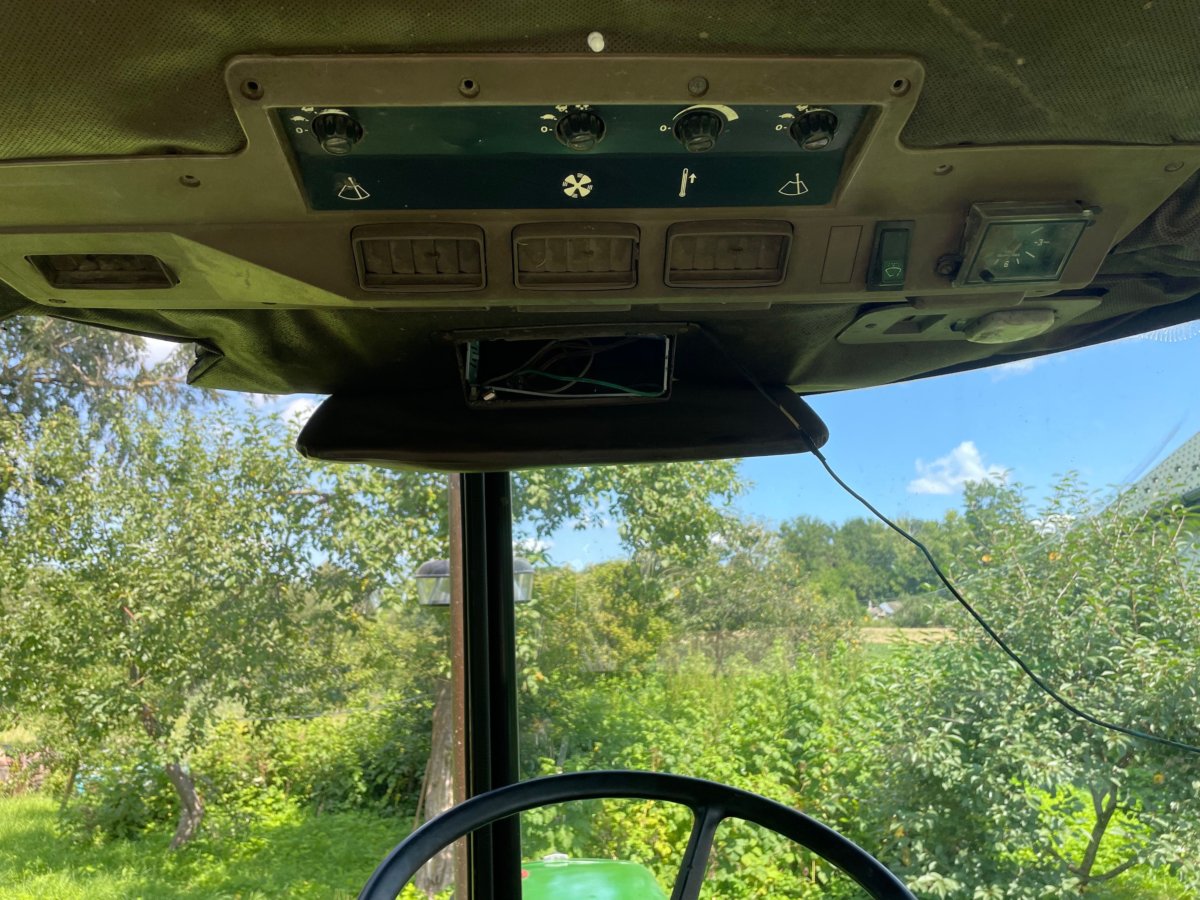 Трактор John Deere 2140