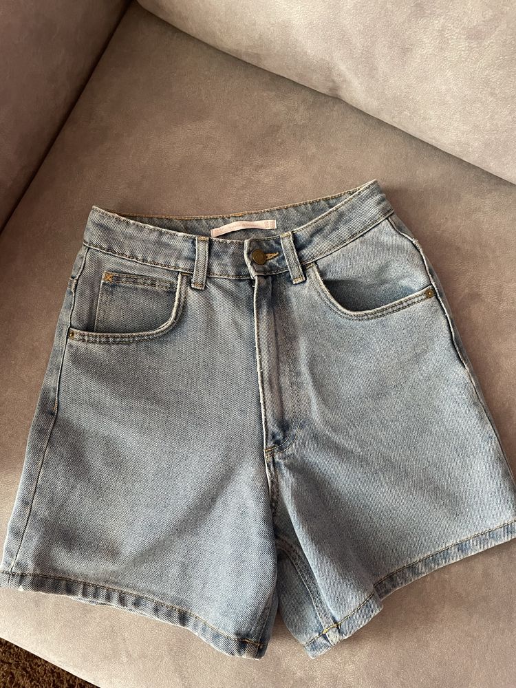 Шорти Zara.
