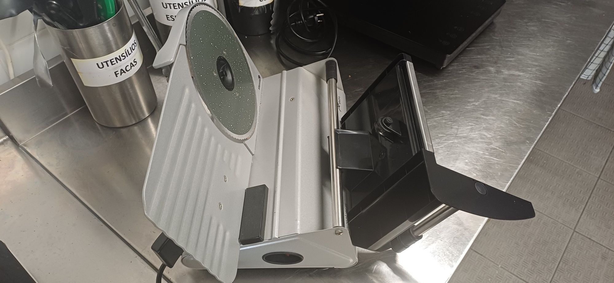 Vendo Fiambreira nova