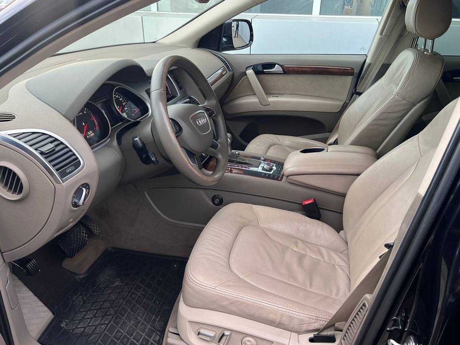 Продам сімейний автомобіль Q7 2013р.