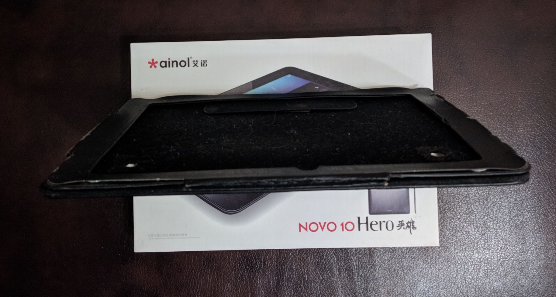 Кожаный чехол для 10" планшета Ainol Novo 10 Hero, отличное состояние.