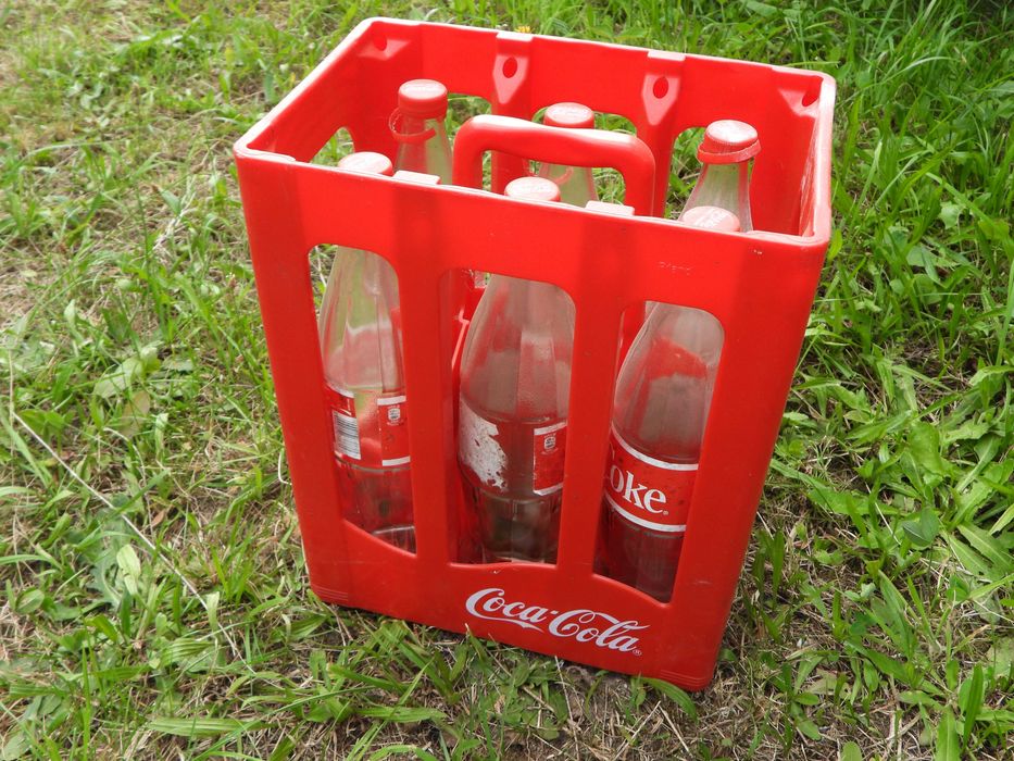 Skrzynka transporter Coca Cola wraz ze szklanymi butelkami