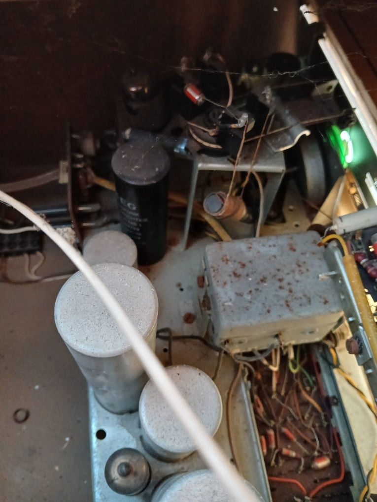 Rádio e giradiscos antigo