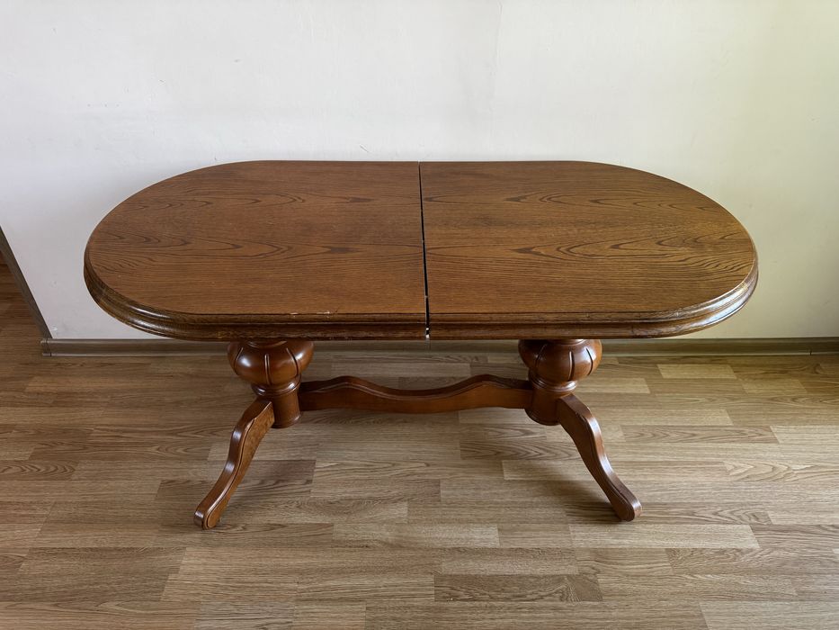 Stylowy stół drewniany rozkładany