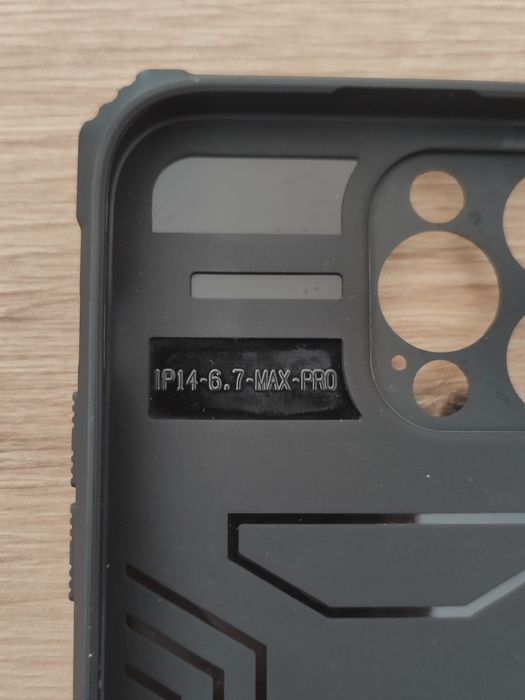 Capa rígida iPhone 14 Pro Max com porta-cartões