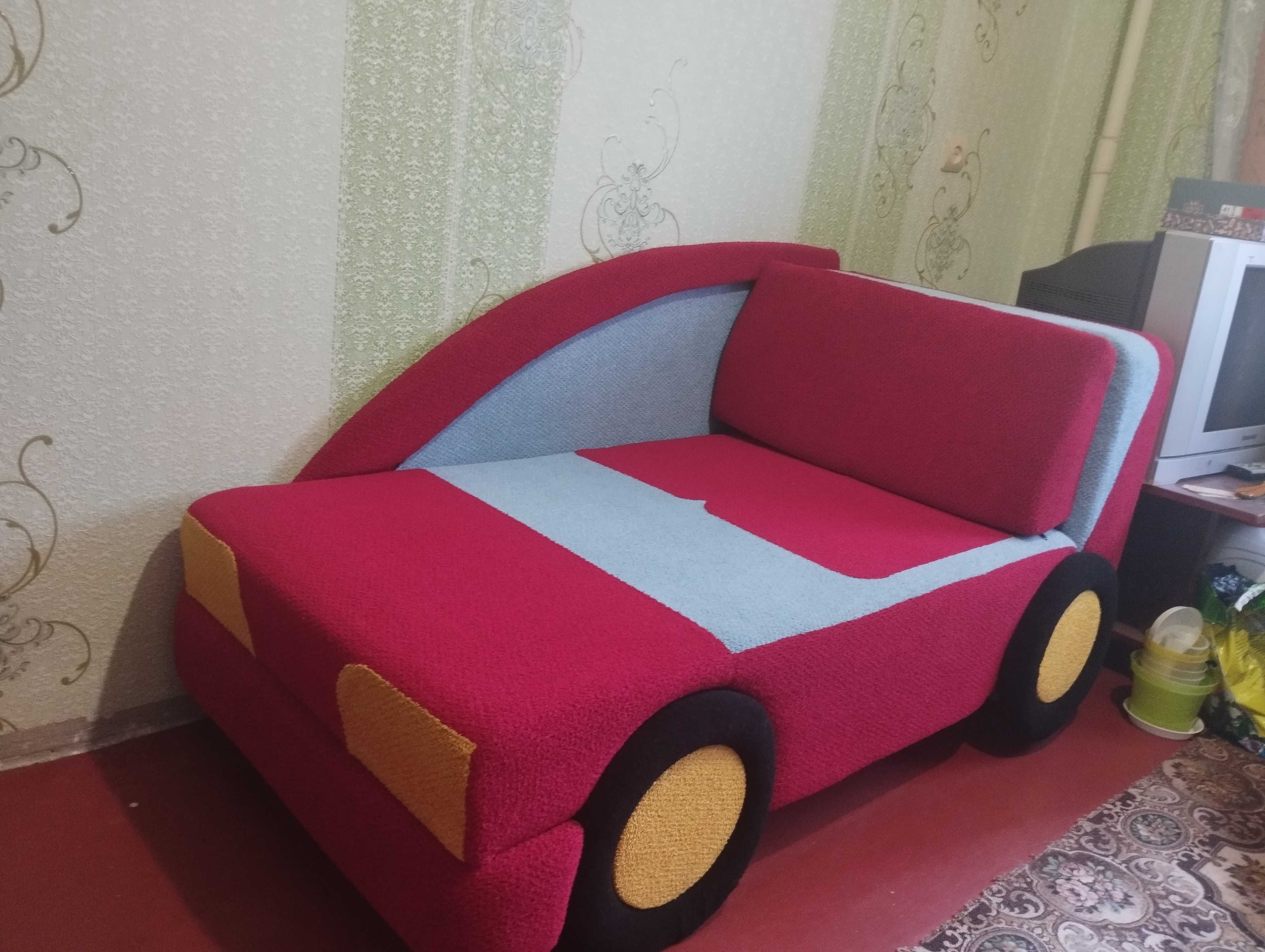 Продам роскладной детский диван-машинку б/у в отличном состоянии