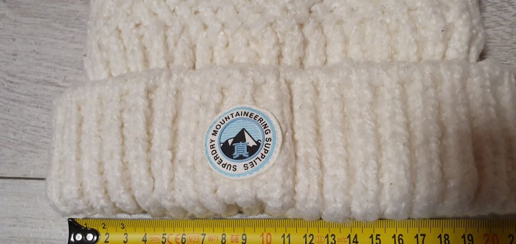 Czapka zimowa damska SUPERDRY z pomponem