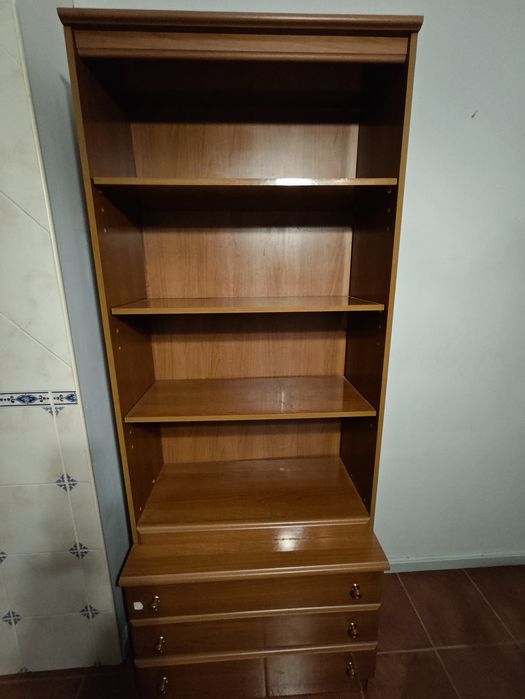 Estante cor castanho