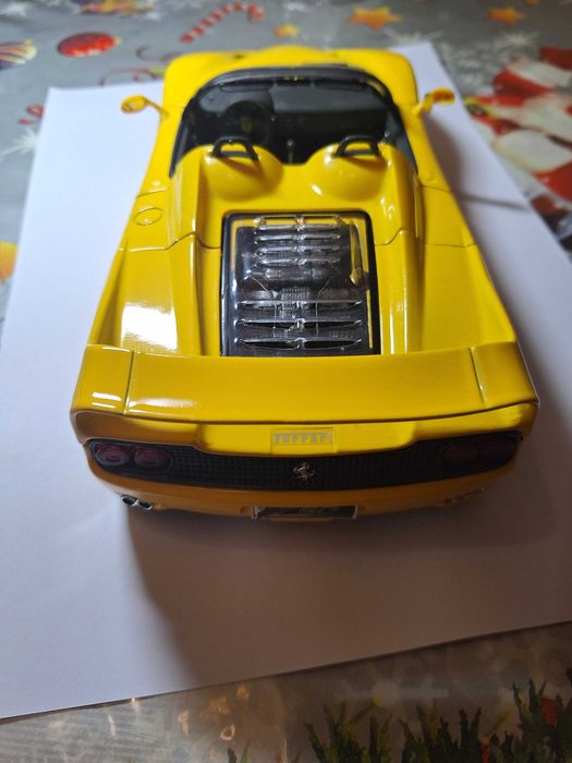 Miniatura escala 1:18 - Ferrari