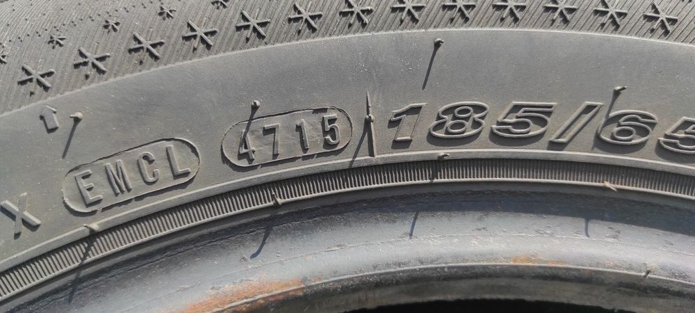 Opony zimowe z 2015r 6mm 185/65/15 Nexen N