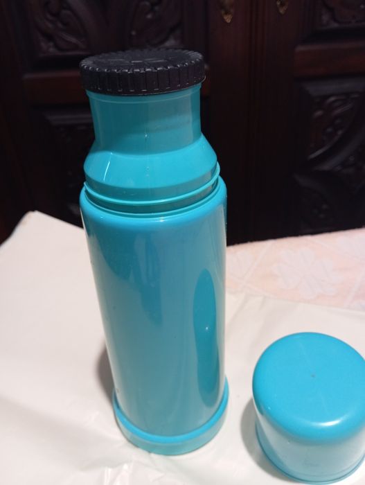 Termo térmico com cerca de 500 ml