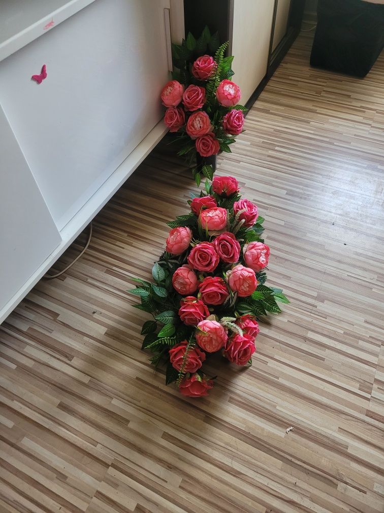 Sprzedam dwa komplety stroików