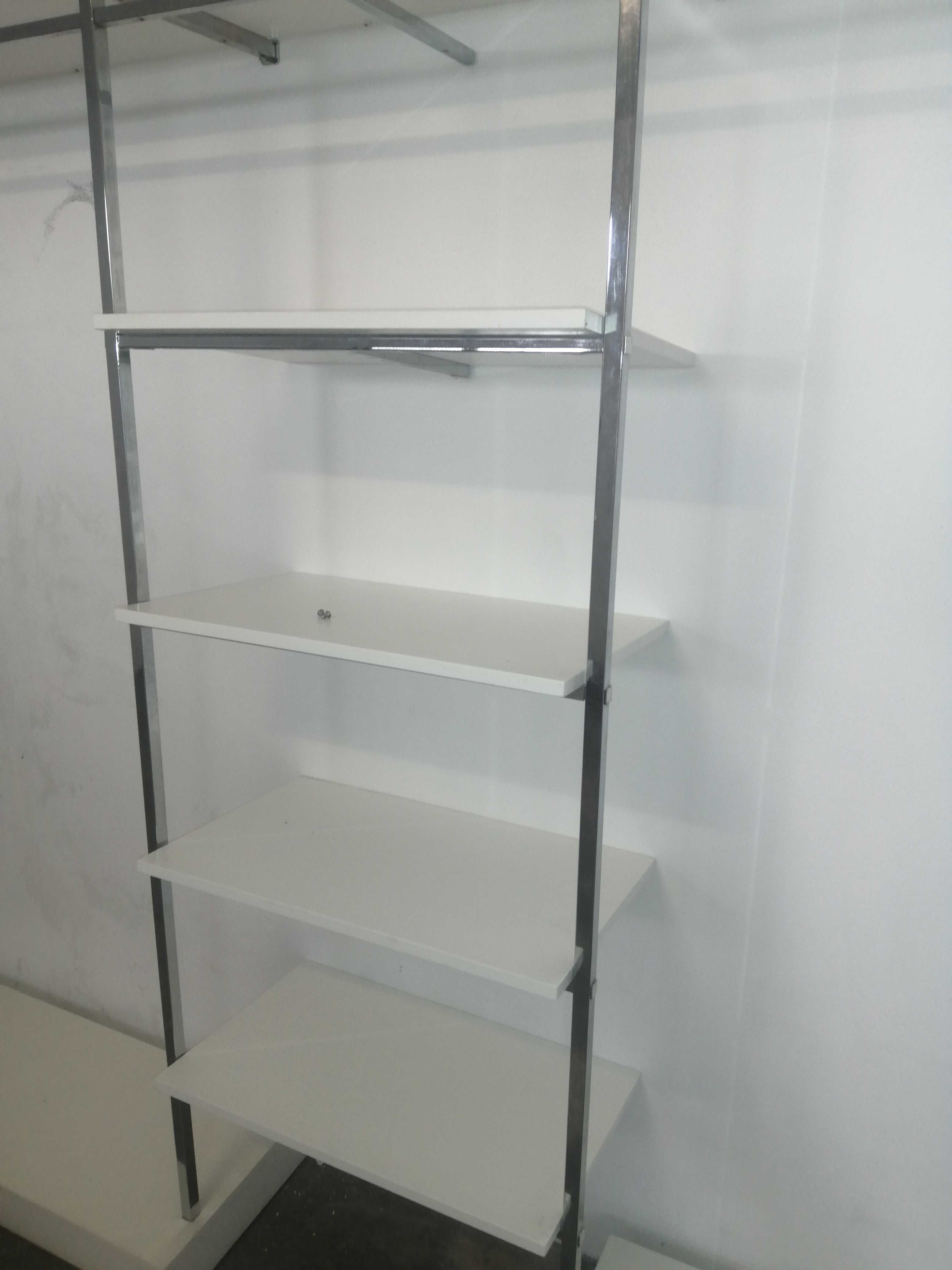 Expositor de roupa para loja