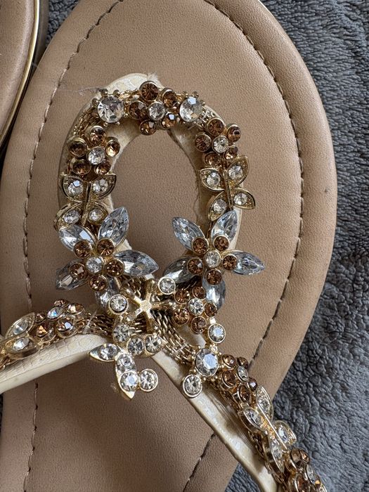 Złote płaskie sandałki japonki ozdobne na lato rozmiar 39