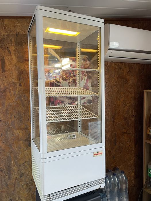 Продам Кондитерську Вітрину!