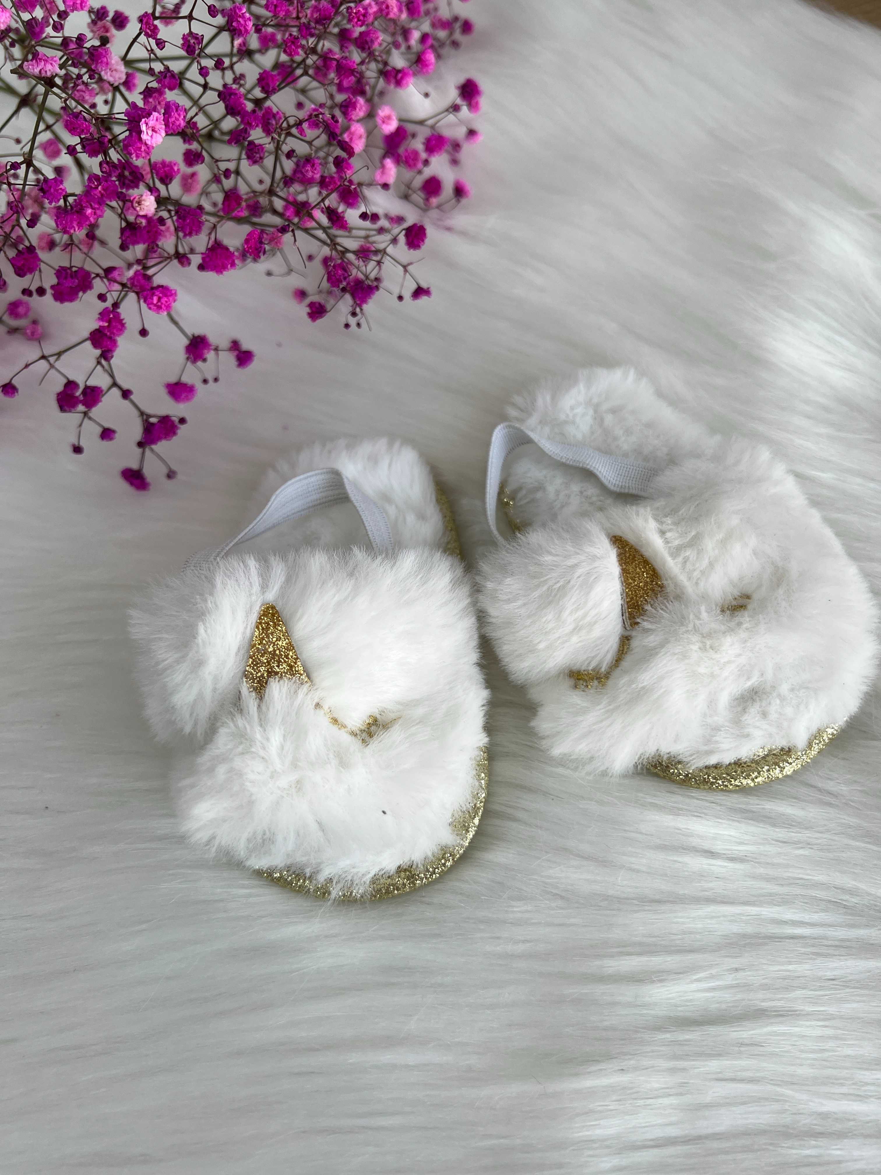 Klapki z puszkiem na gumce niemowlęce 0-3 m dł wkładki 8 cm jednorożec