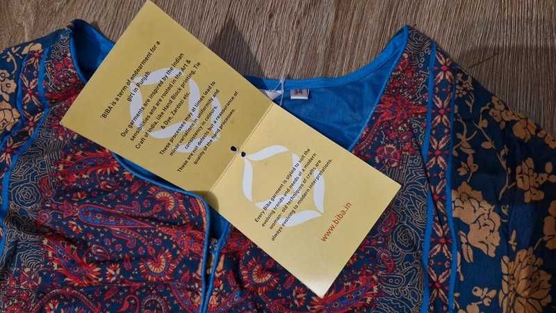 Prześliczna indyjska sukienka w kwiaty, mandale i nadruki bhandwari.